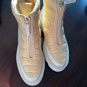 Dolce Vita Helki Bootie 8.5. NWOT. No box. Honey color.
